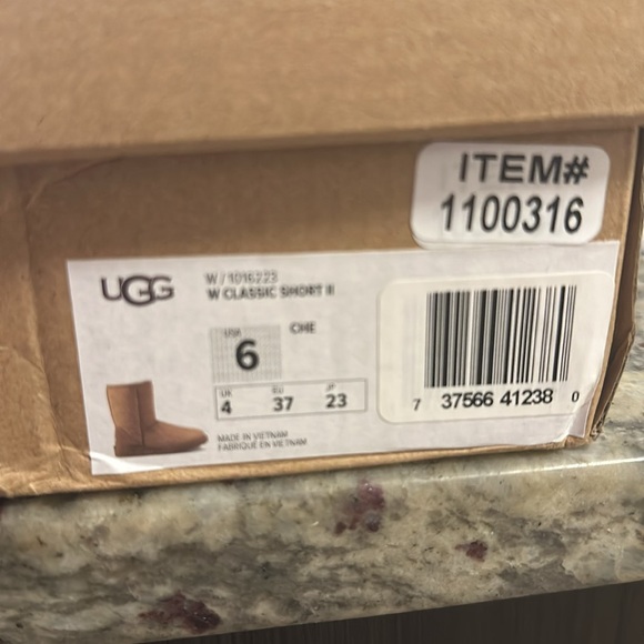 UGGs Classic Short Chestnut - Picture 7 of 7